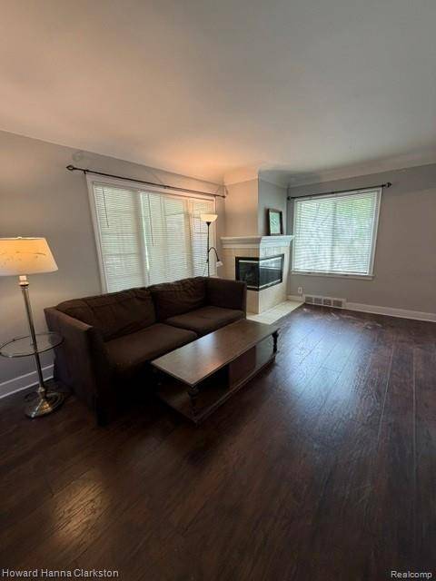 2001 Cartier ST, Flint, MI 48504