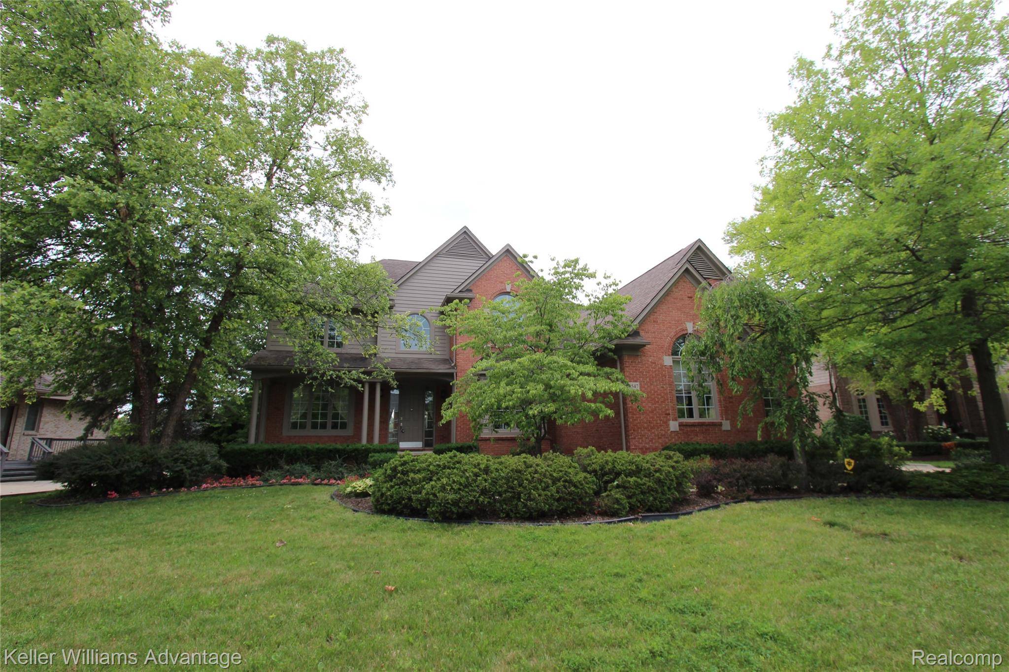 18547 Clairmont CIR E, Northville, MI 48168