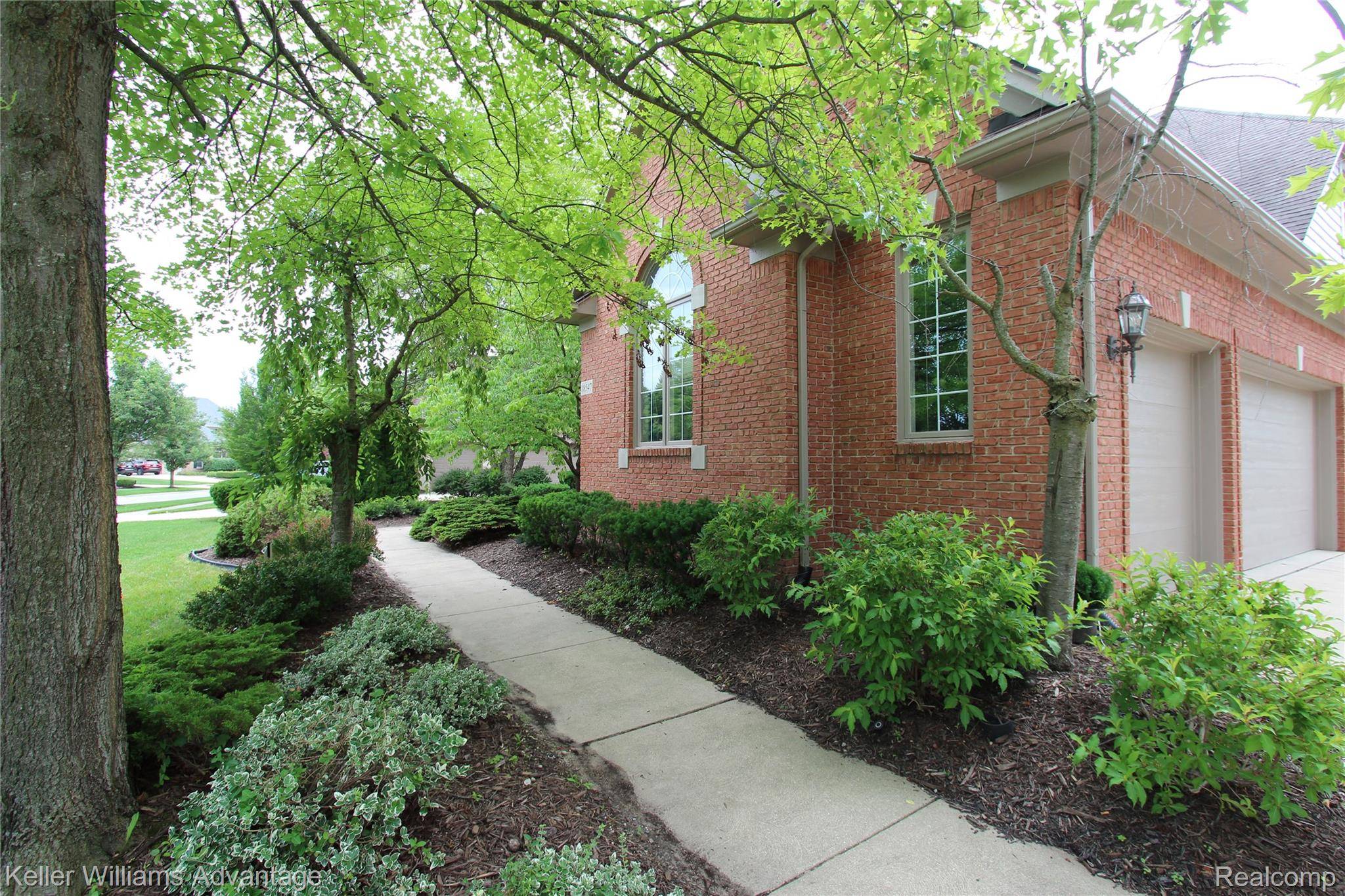 18547 Clairmont CIR E, Northville, MI 48168