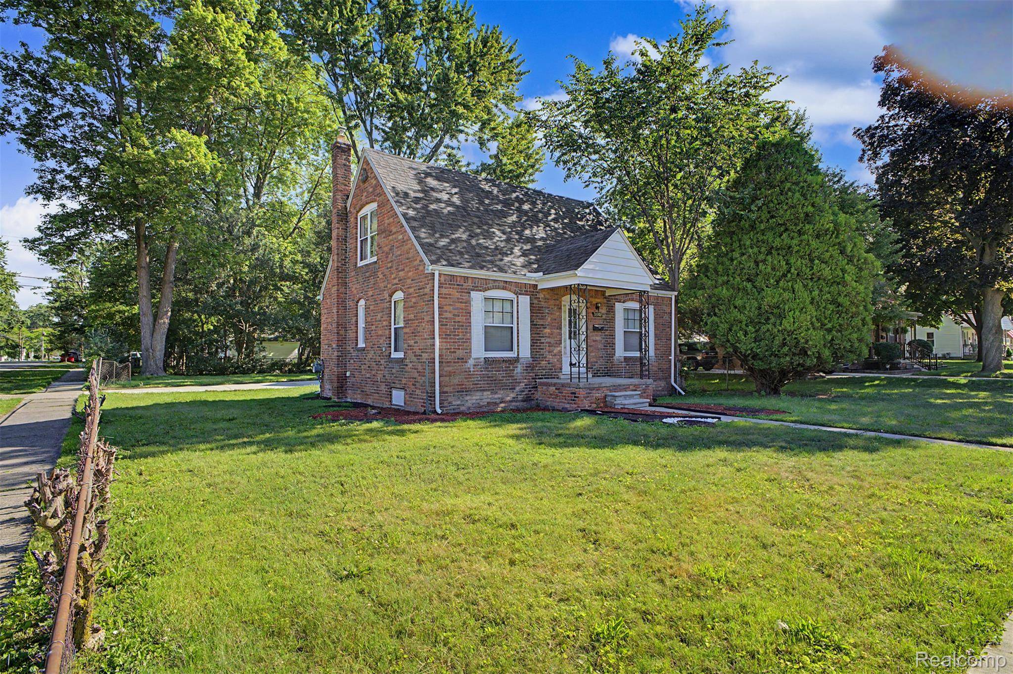 31980 Alvin ST, Garden City, MI 48135