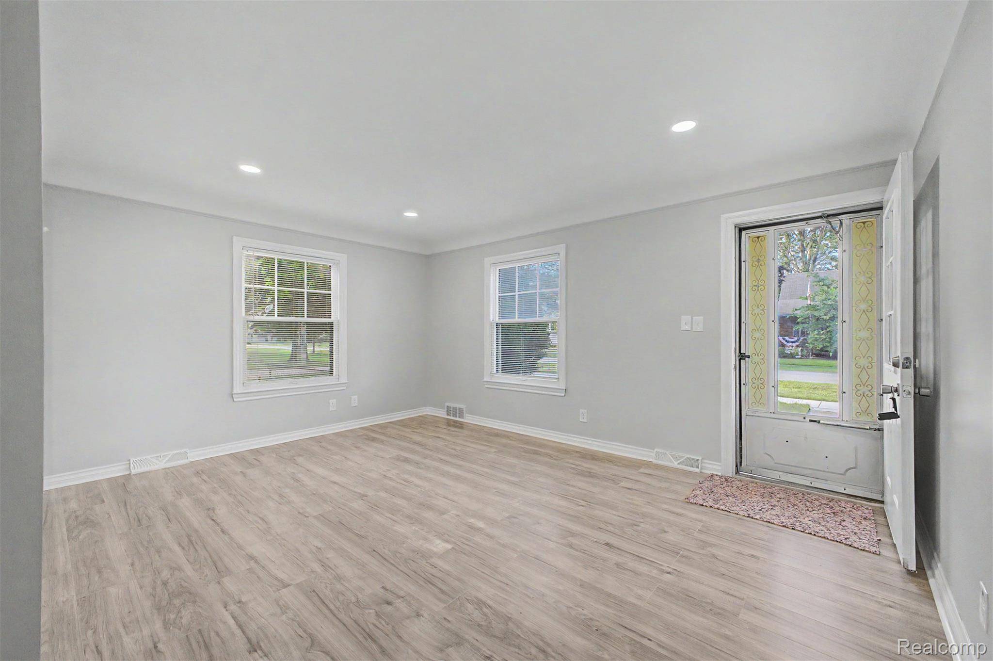 31980 Alvin ST, Garden City, MI 48135
