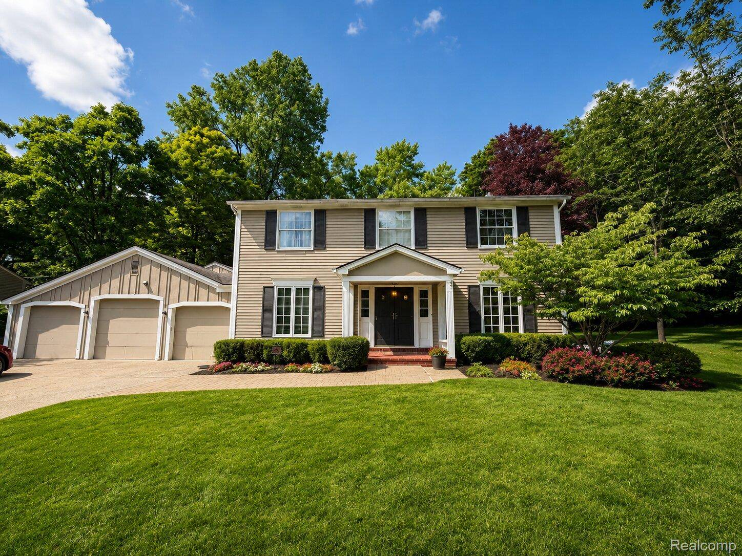 749 Kensington LN, Bloomfield Hills, MI 48304
