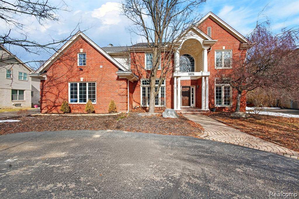 5874 Orchard Woods DR, West Bloomfield Charter Township, MI 48324