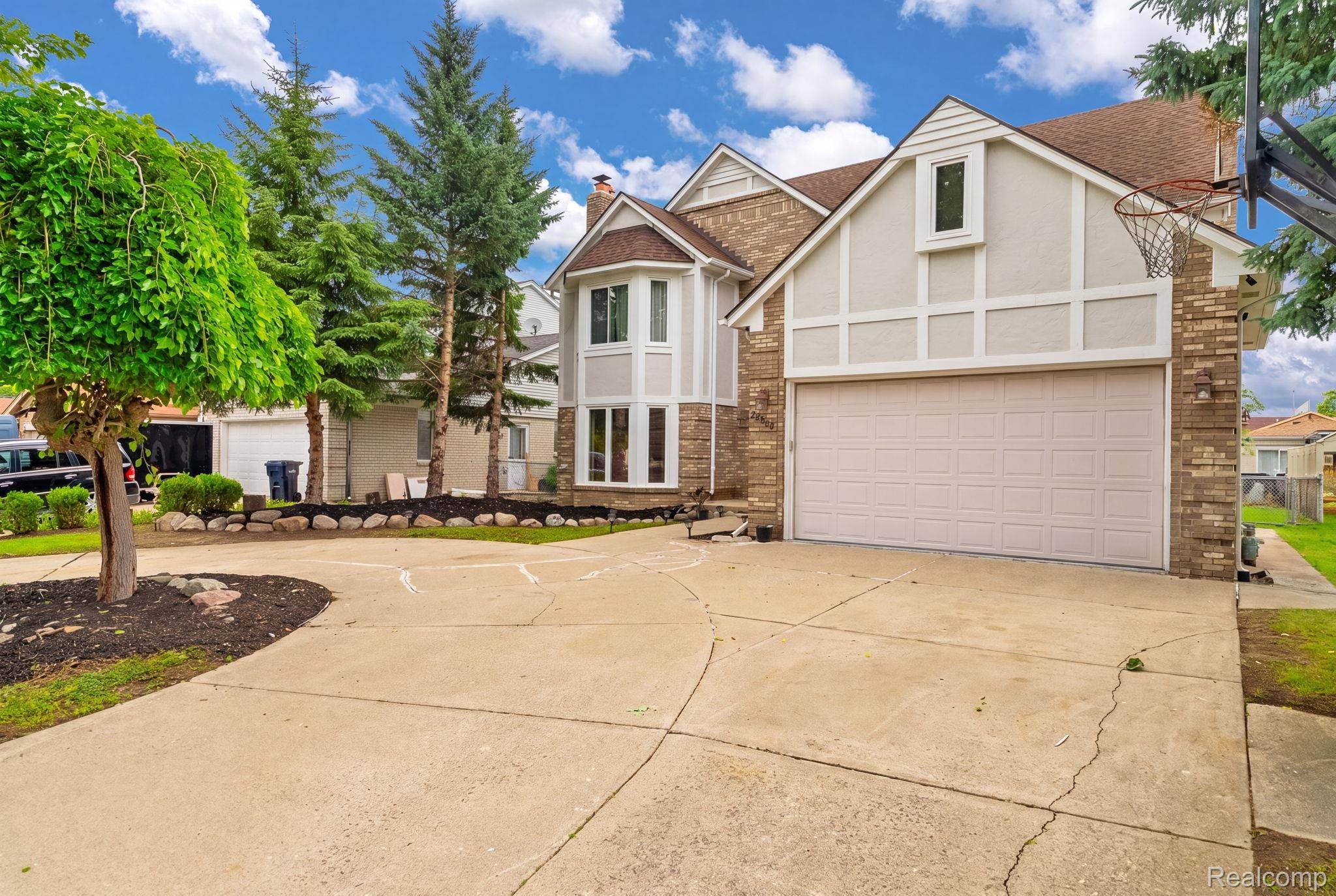 36832 Melbourne DR, Sterling Heights, MI 48312
