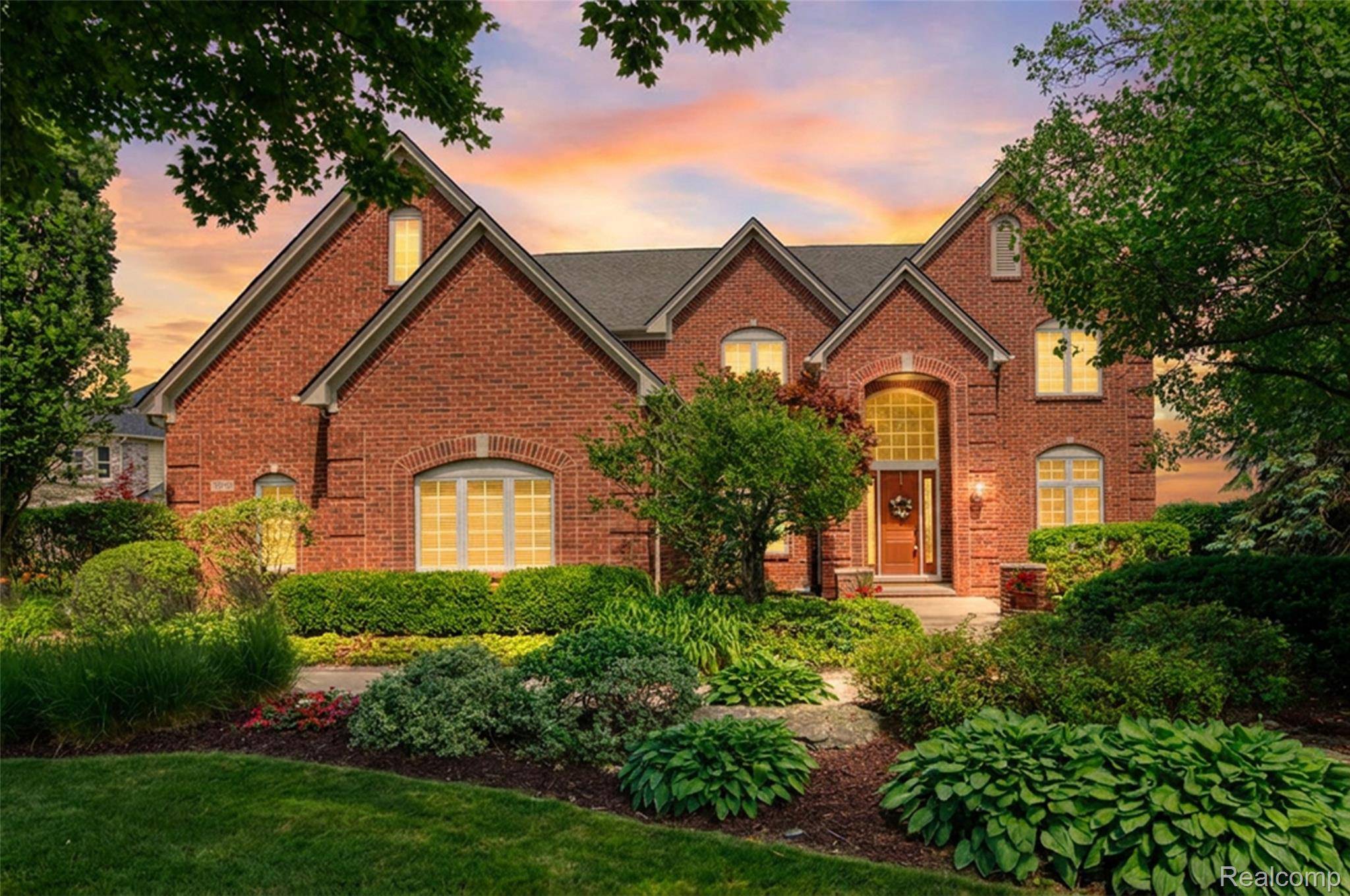 10763 Stoney Point DR, Green Oak Township, MI 48178