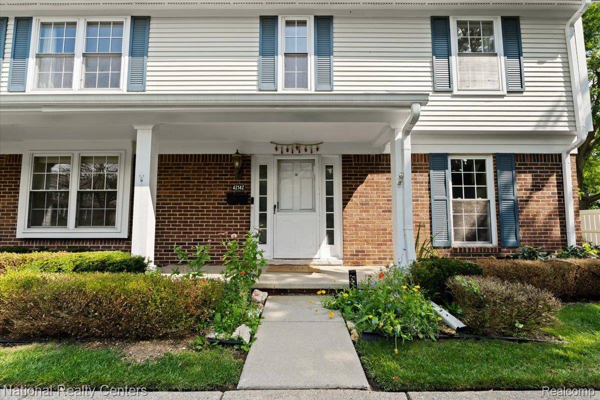 42142 Roscommon ST, Northville, MI 48167
