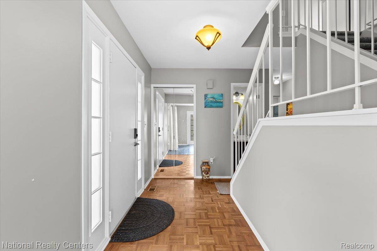 42142 Roscommon ST, Northville, MI 48167