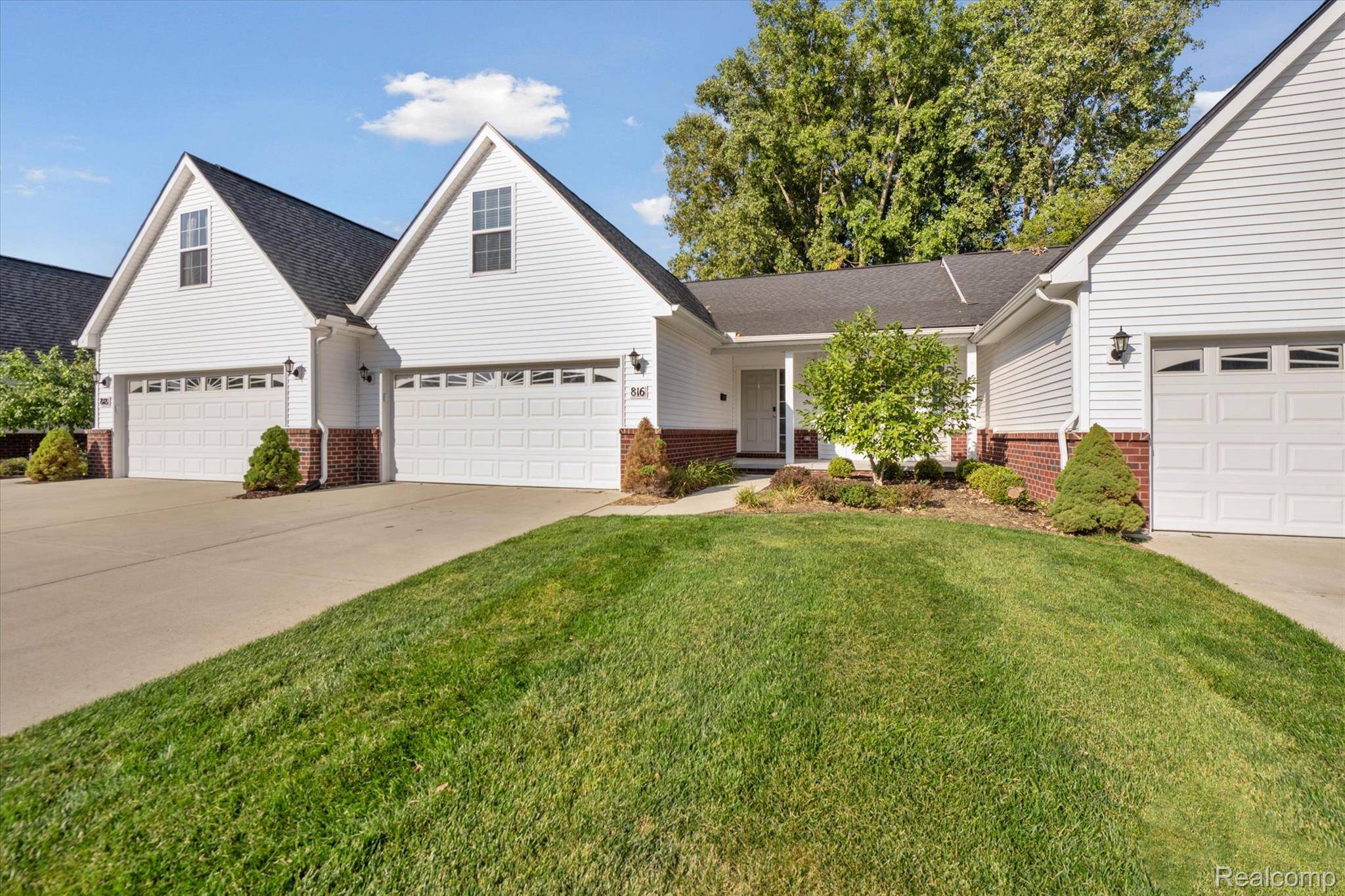 816 Nelsons Ridge DR, Howell, MI 48843