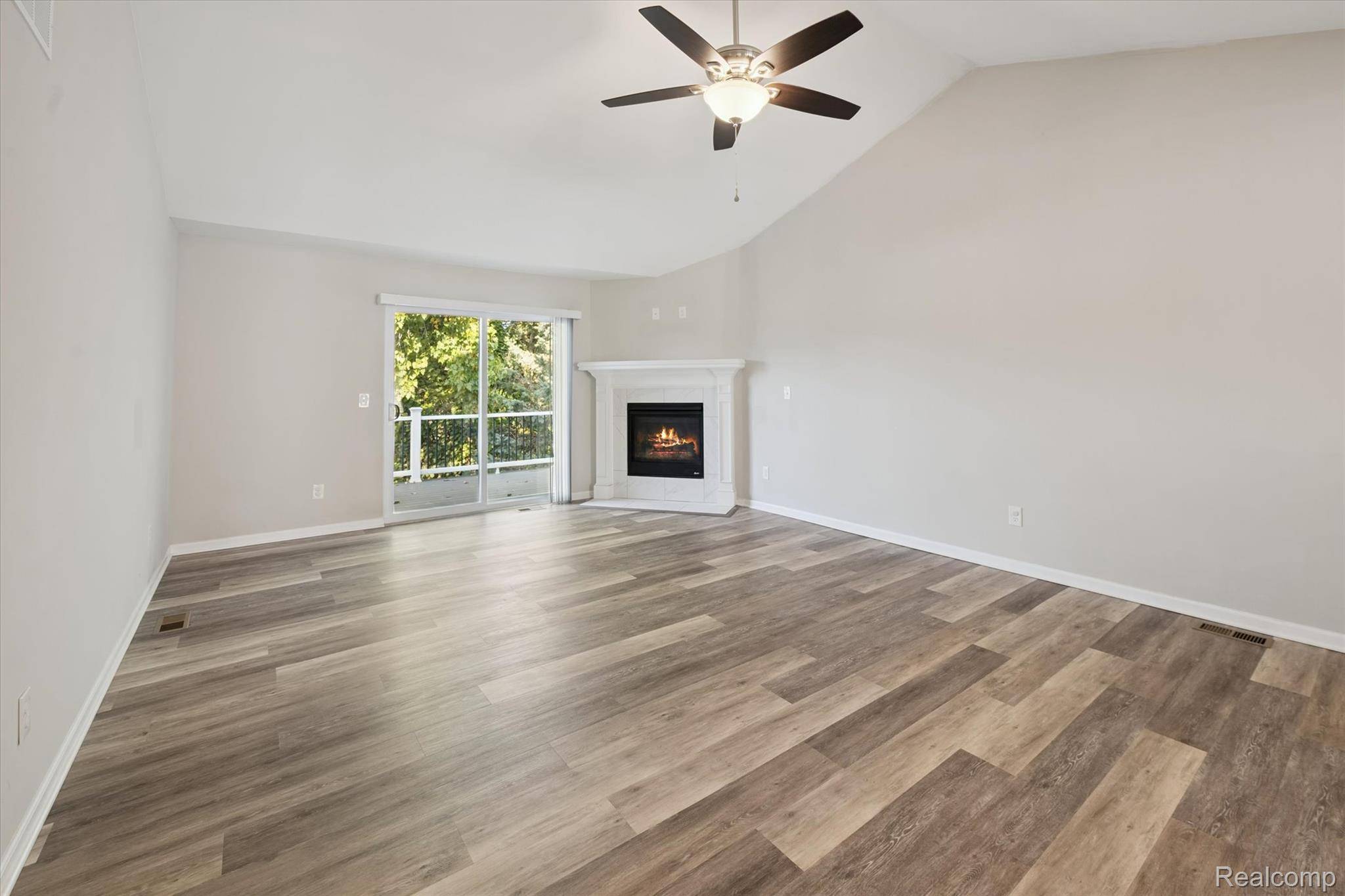 816 Nelsons Ridge DR, Howell, MI 48843