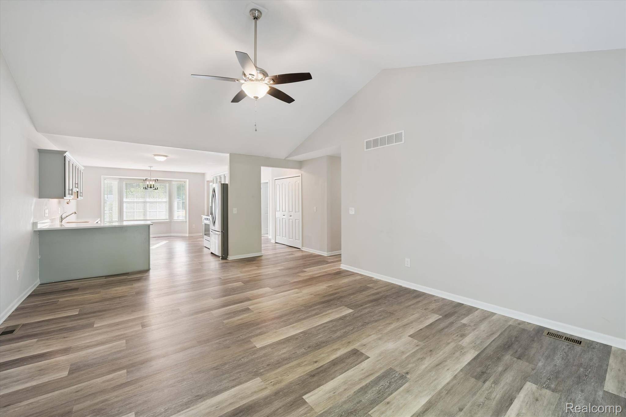 816 Nelsons Ridge DR, Howell, MI 48843