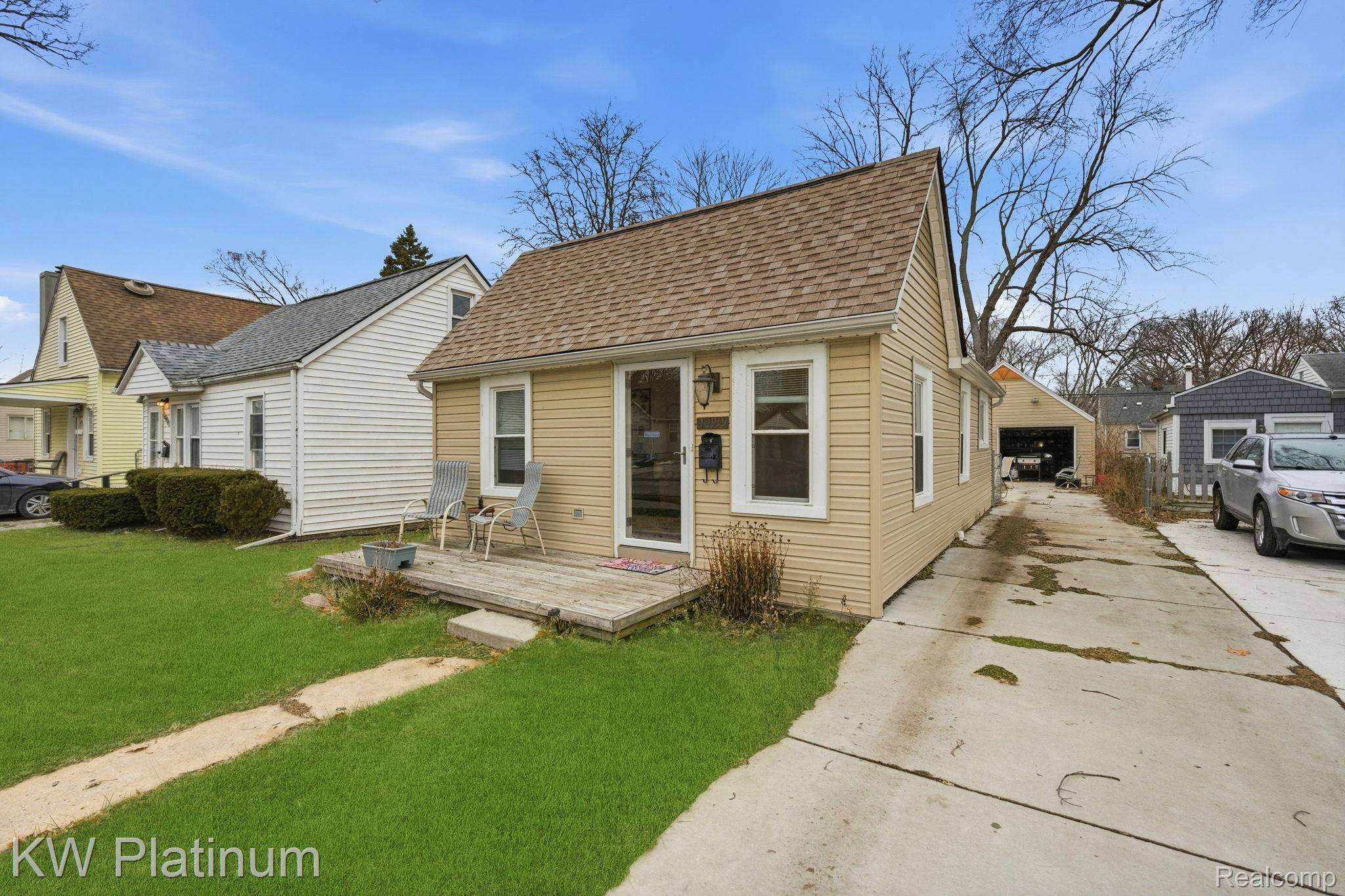 20919 Hollywood ST, Harper Woods, MI 48225