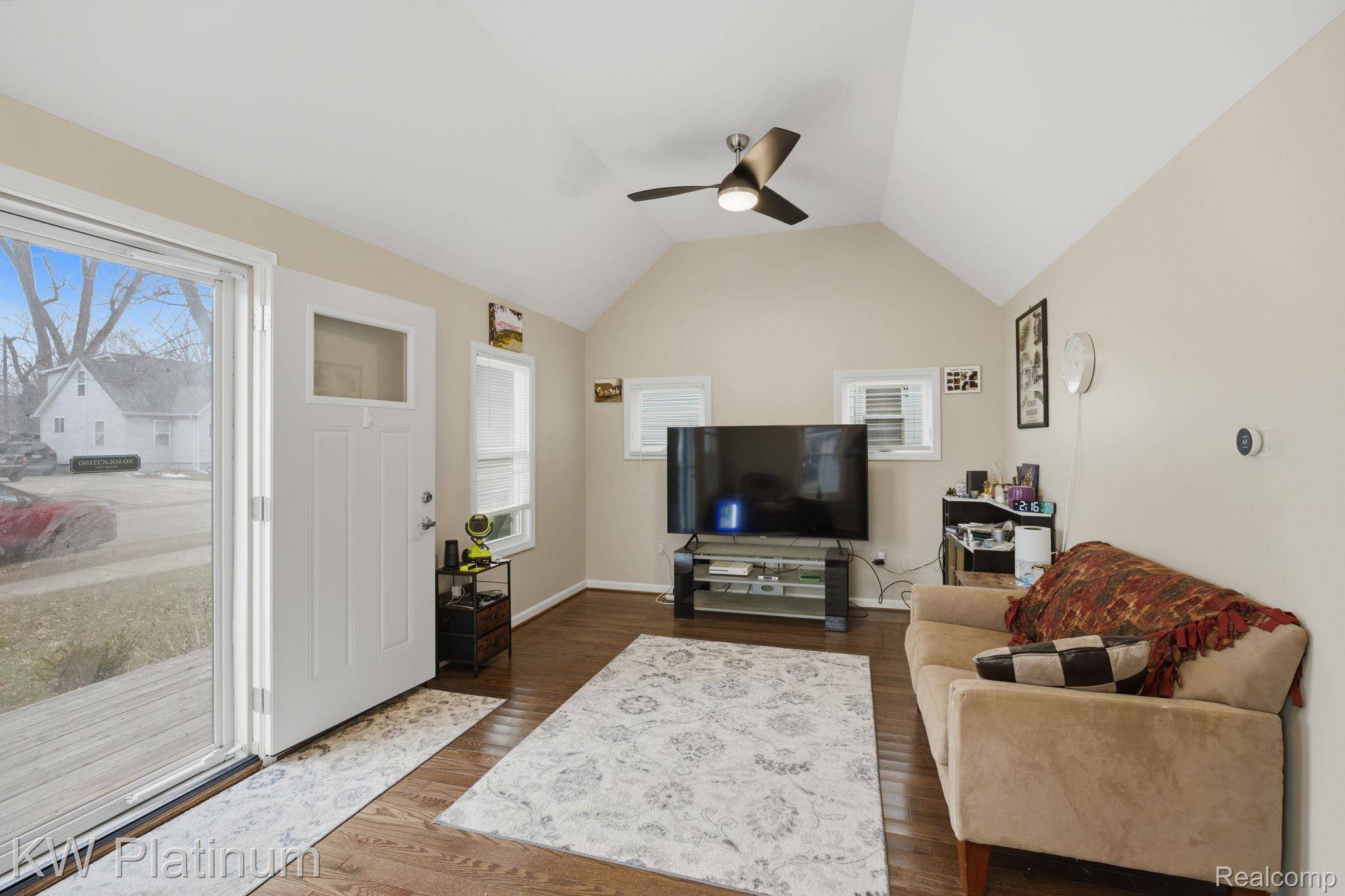 20919 Hollywood ST, Harper Woods, MI 48225