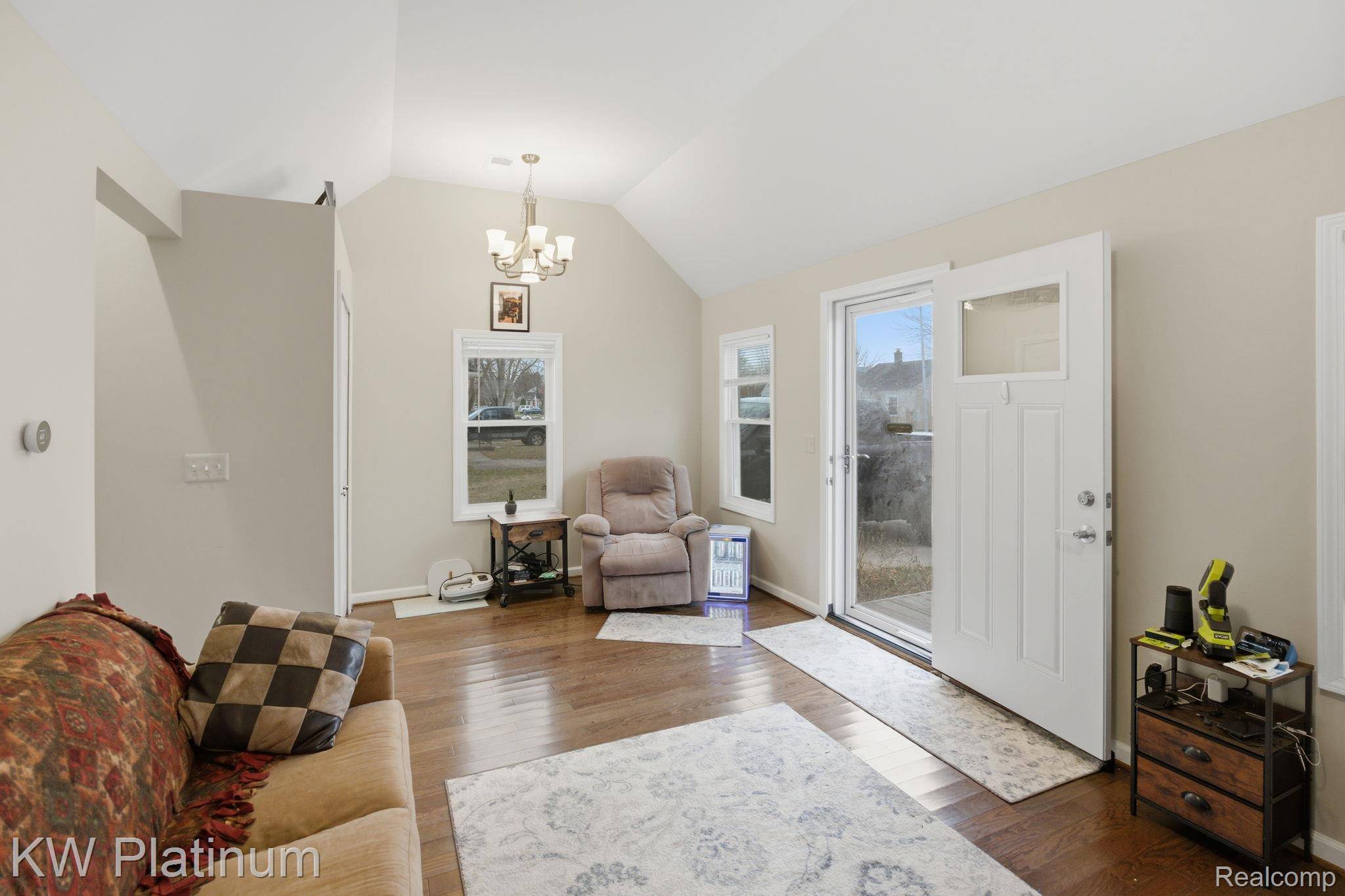 20919 Hollywood ST, Harper Woods, MI 48225