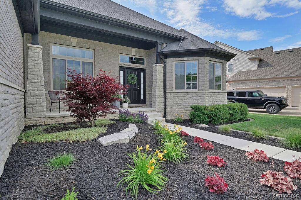 35584 Addison DR, New Baltimore, MI 48047