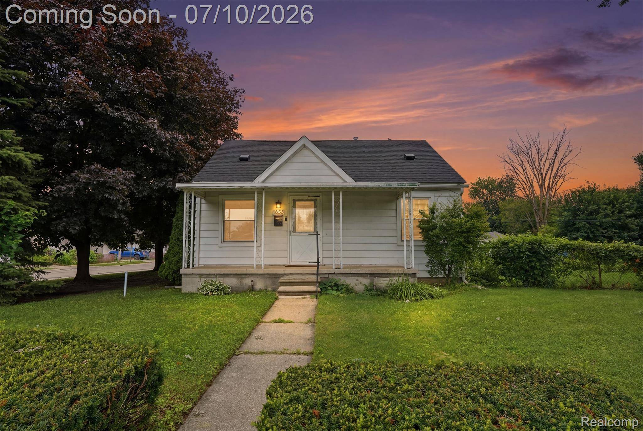 1642 Lathers ST, Garden City, MI 48135