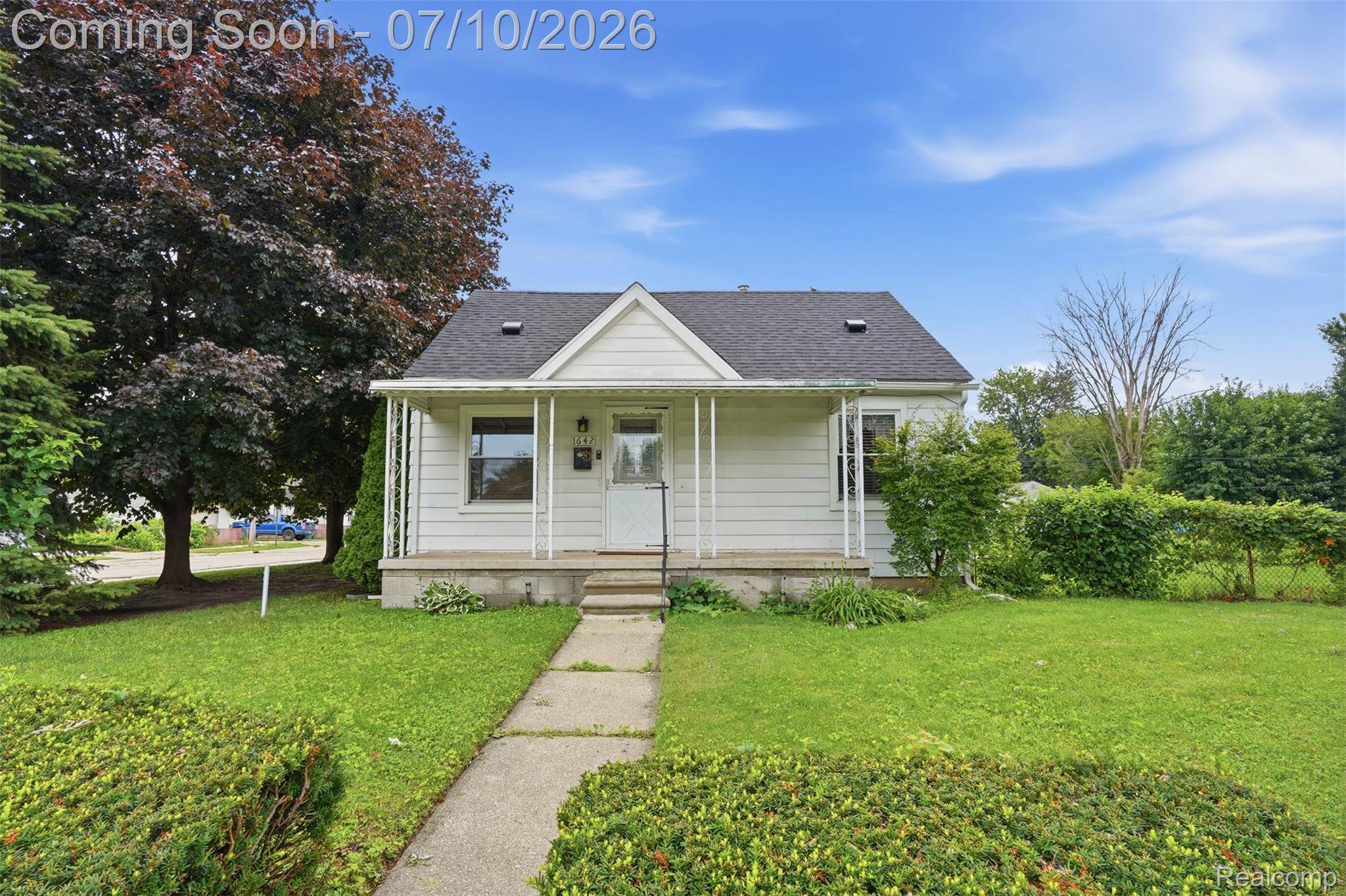 1642 Lathers ST, Garden City, MI 48135
