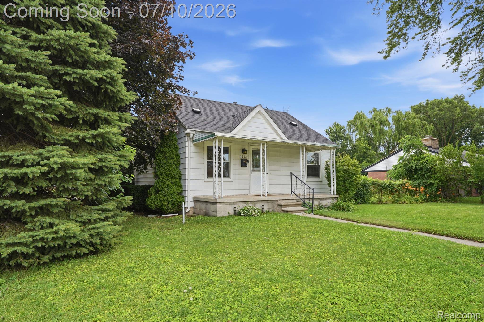 1642 Lathers ST, Garden City, MI 48135