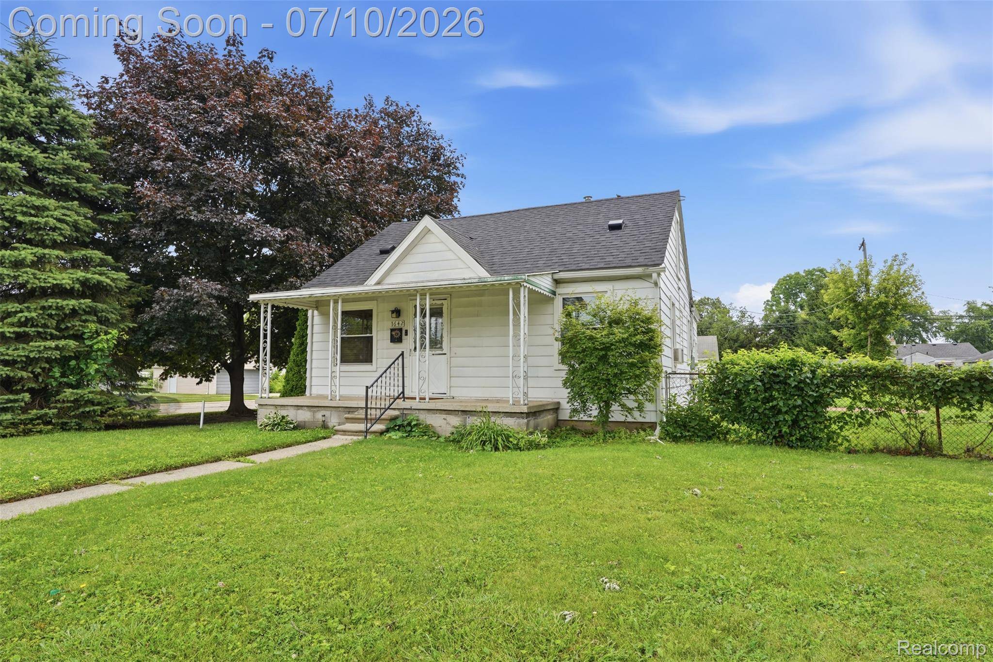 1642 Lathers ST, Garden City, MI 48135