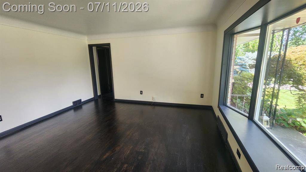 8315 Arnold ST, Dearborn Heights, MI 48127