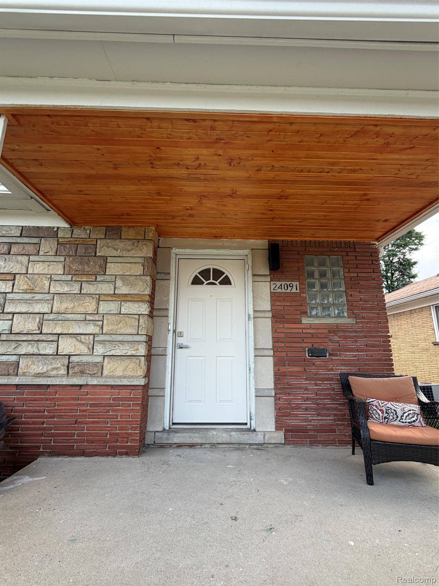 24091 Eastwood ST, Oak Park, MI 48237