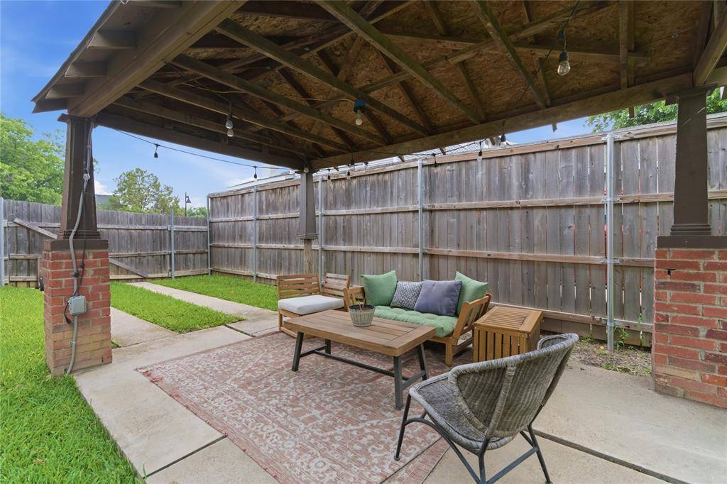1120 E Terrell Avenue, Fort Worth, TX 76104