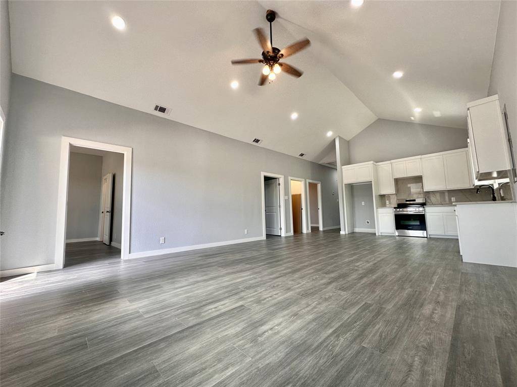 1007 E Broadway Street, Gainesville, TX 76240
