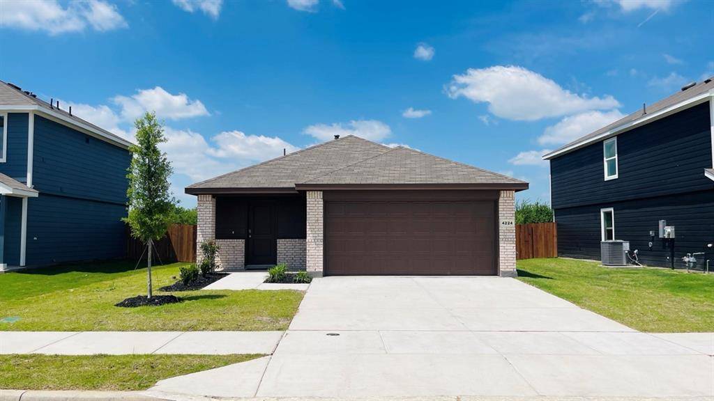 4224 WOODHILL BEND Drive, Fort Worth, TX 76036