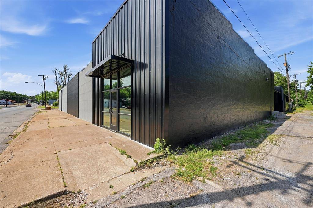 613 S Armstrong Avenue, Denison, TX 75020