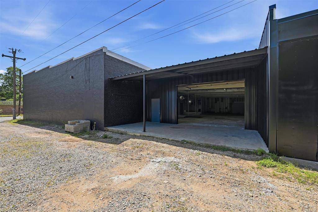 613 S Armstrong Avenue, Denison, TX 75020