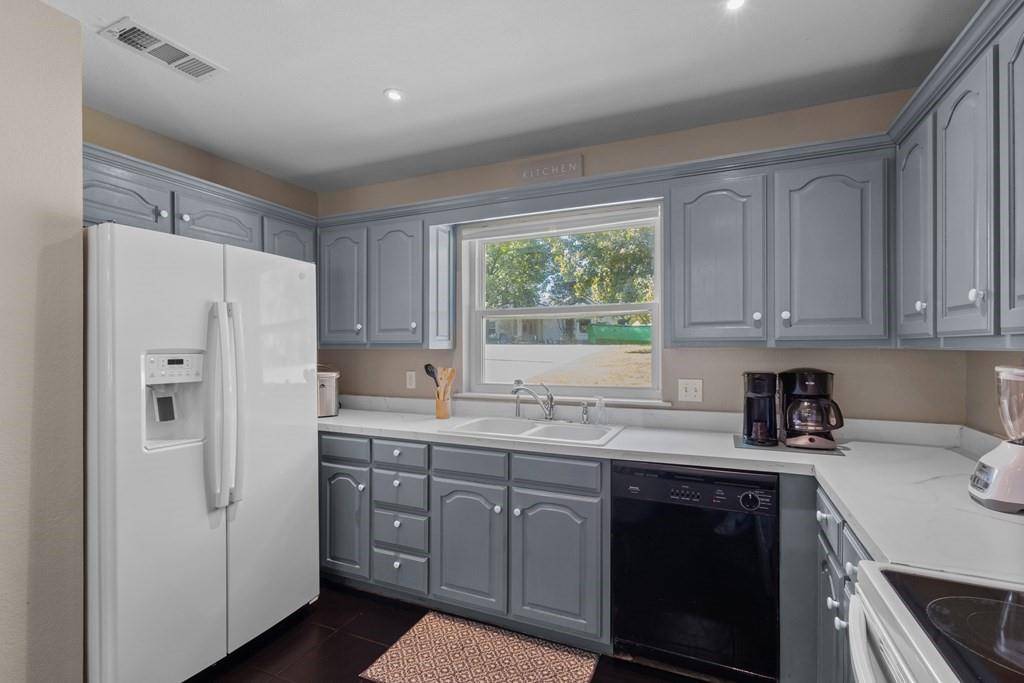 124 Peninsula Point Terrace, Mabank, TX 75156