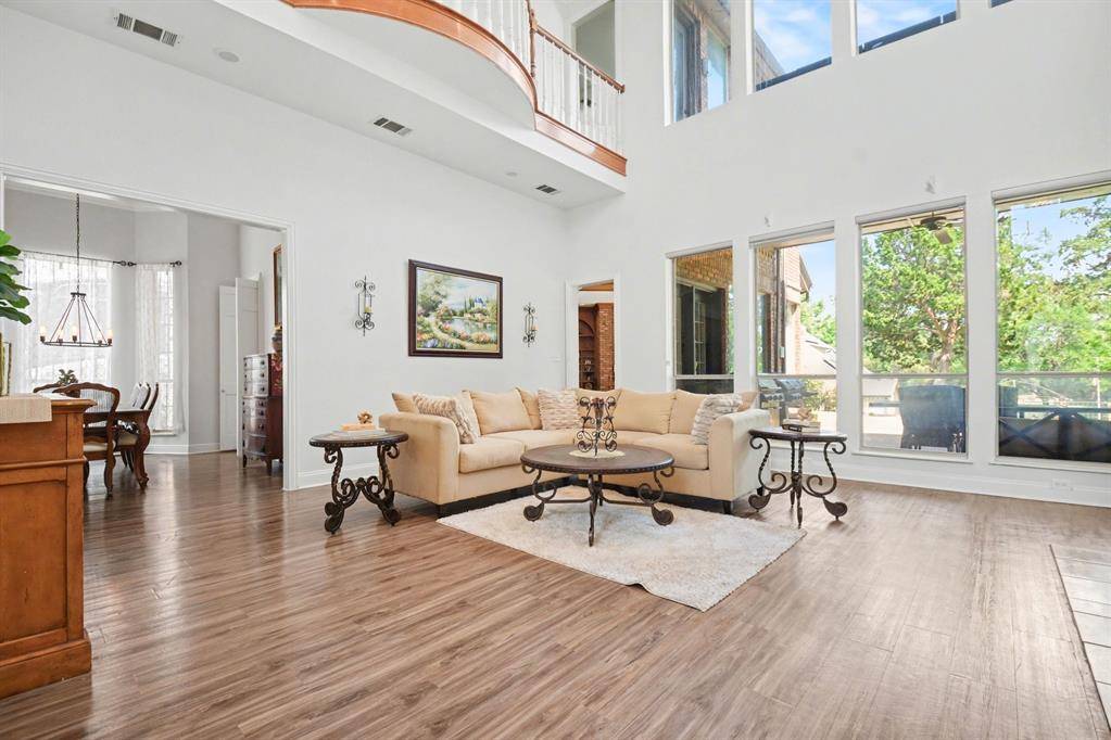 5205 Vicksburg Drive, Arlington, TX 76017