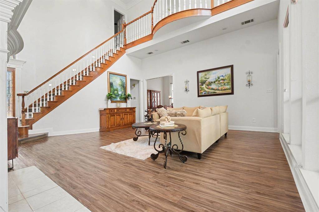 5205 Vicksburg Drive, Arlington, TX 76017