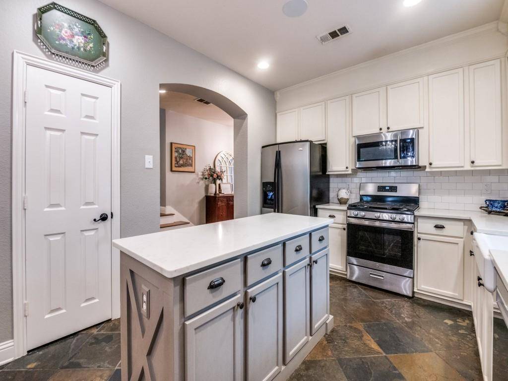 2452 Dockside Drive, Grand Prairie, TX 75054