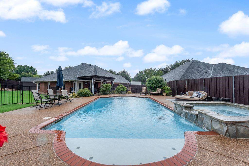 7057 Ridge Crest Drive, North Richland Hills, TX 76182