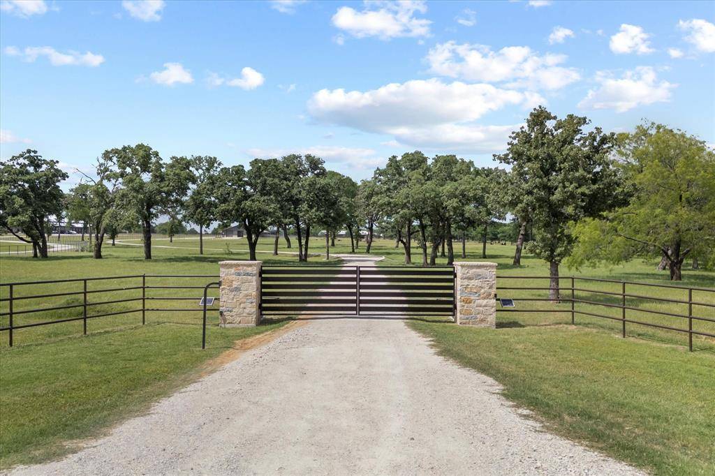 10701 Osburn Road, Pilot Point, TX 76258