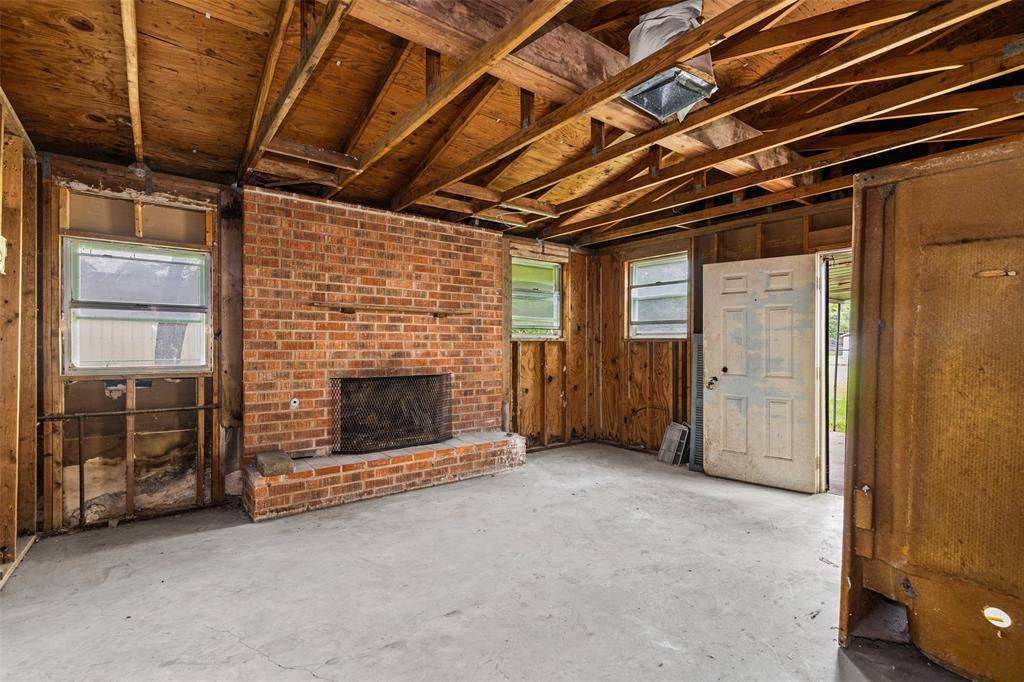 2700 Briarwood Lane, Bellmead, TX 76705