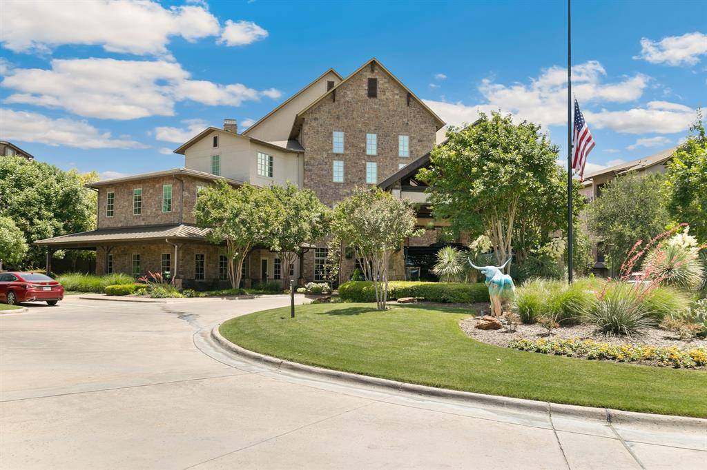 301 Watermere Drive #212, Southlake, TX 76092
