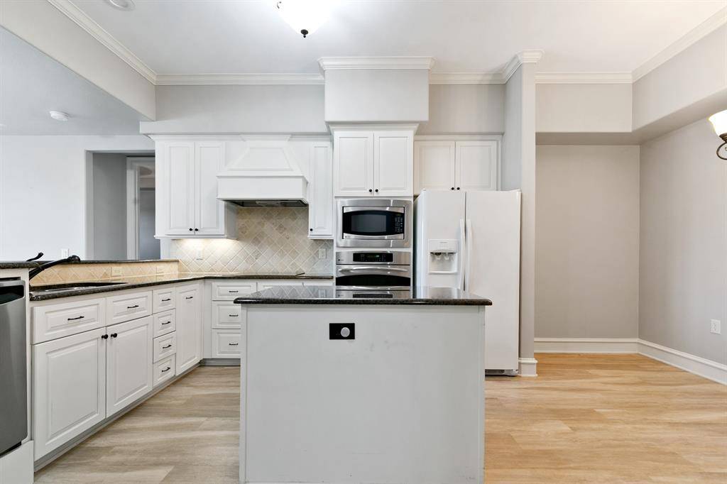 301 Watermere Drive #212, Southlake, TX 76092