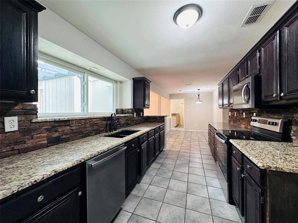 2908 Forest Creek Drive, Fort Worth, TX 76123