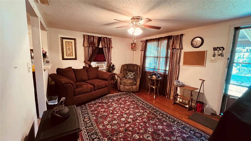 613 Hilltop Drive, Tool, TX 75143