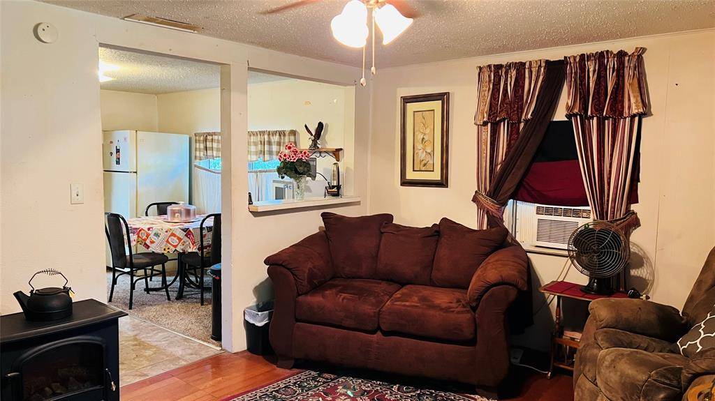 613 Hilltop Drive, Tool, TX 75143