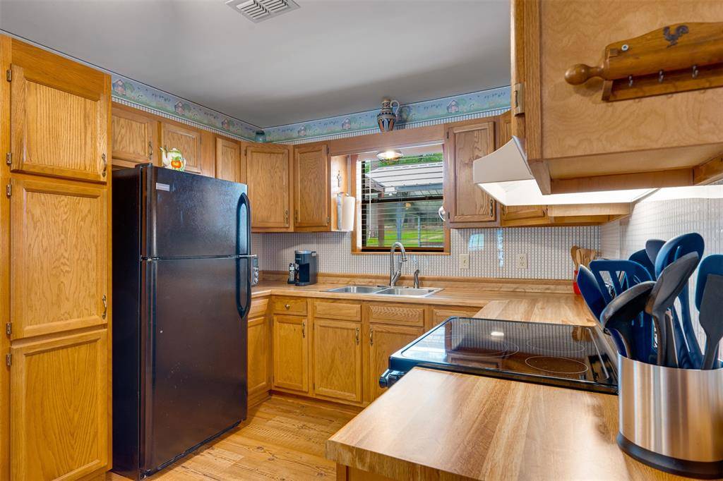 20 Waco, Elkhart, TX 75839