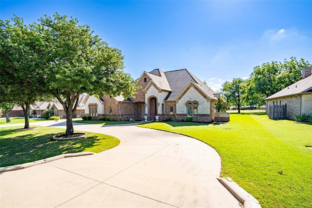 6417 Colonial Drive, Granbury, TX 76049