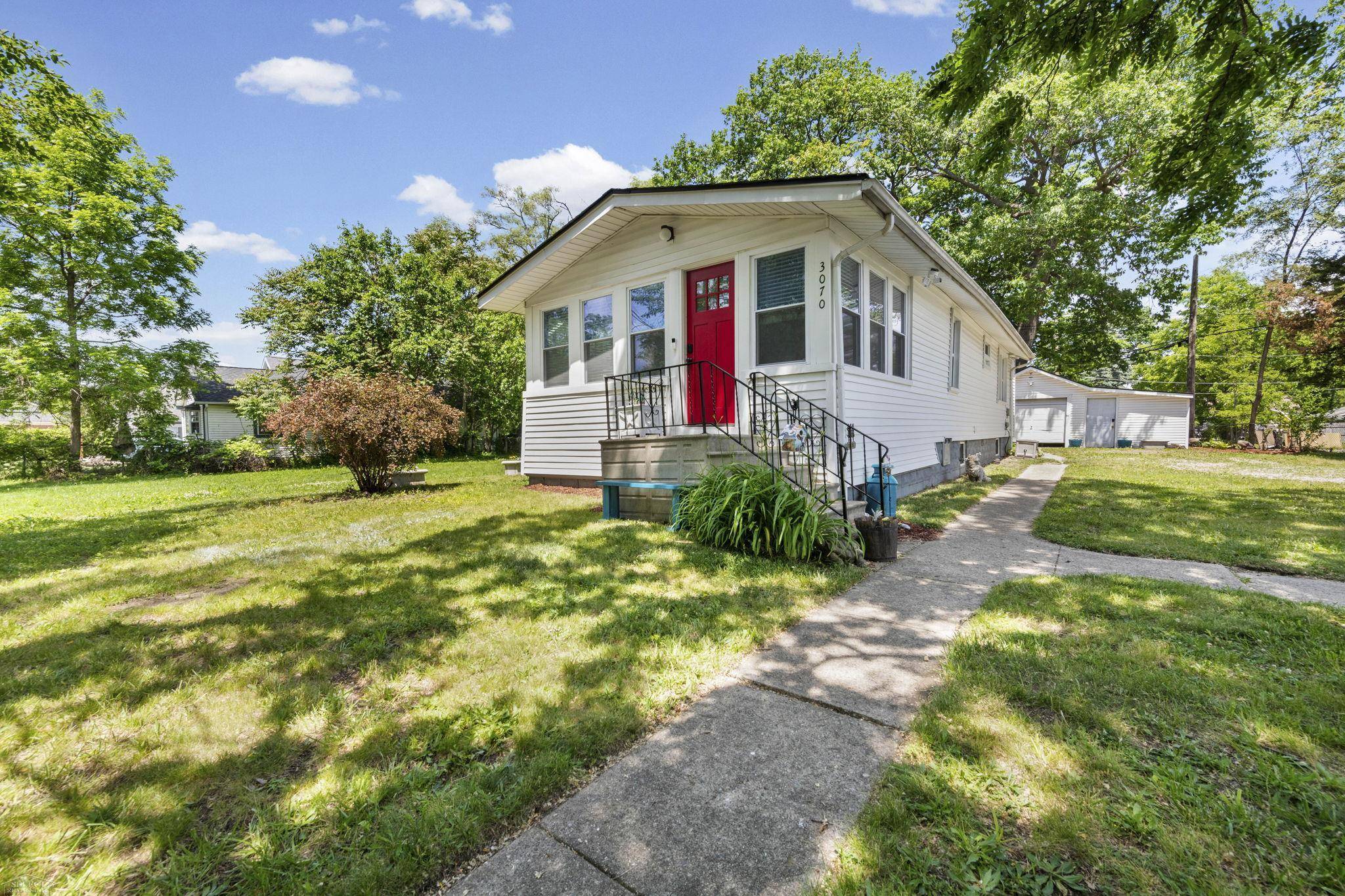 3070 Grove ST, Keego Harbor, MI 48320