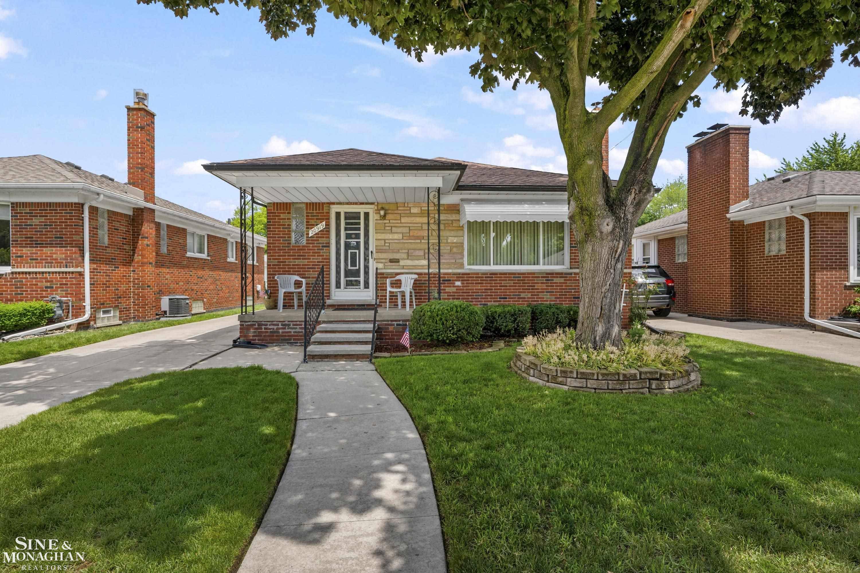 20919 Ardmore Park DR, St Clair Shores, MI 48081