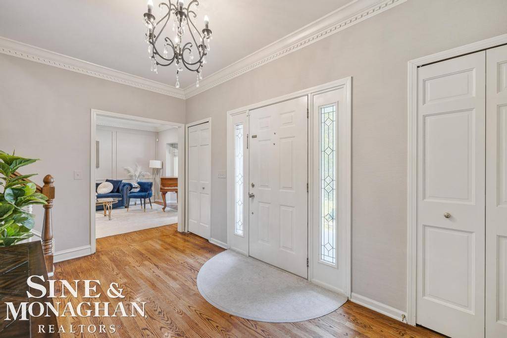 1045 Whittier RD, Grosse Pointe Park, MI 48230