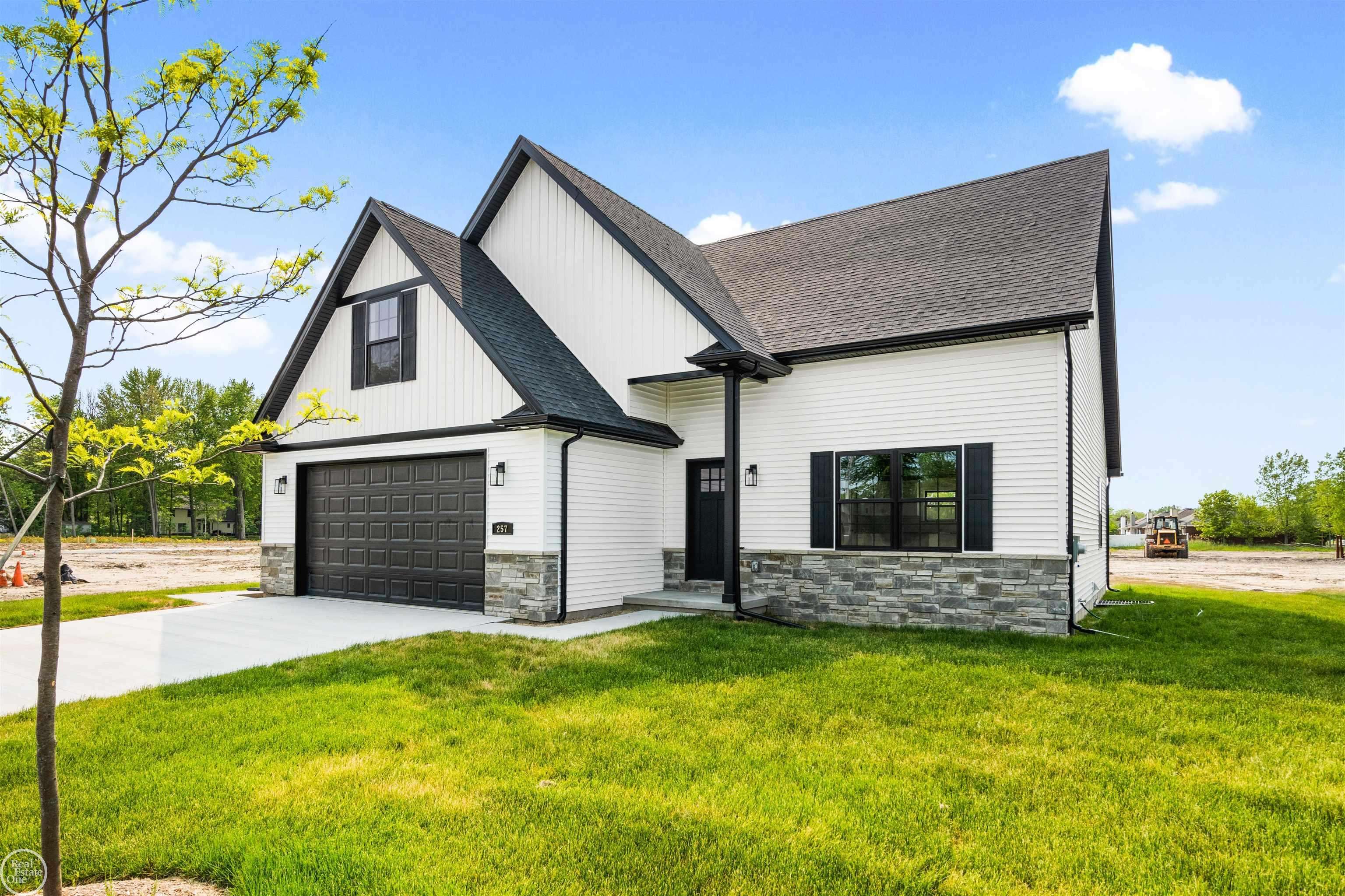 1 Carney DR, St Clair, MI 48079