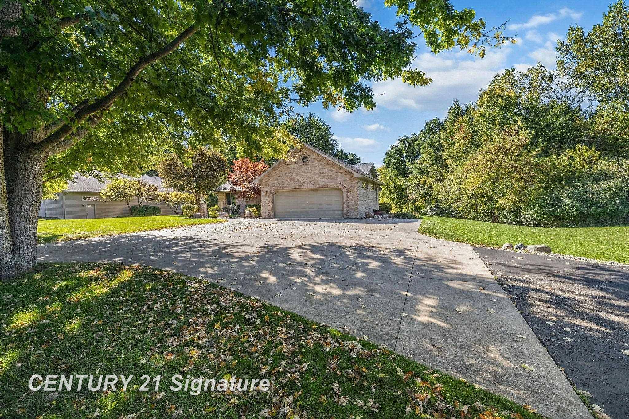 3137 Midland RD, Saginaw Twp, MI 48603