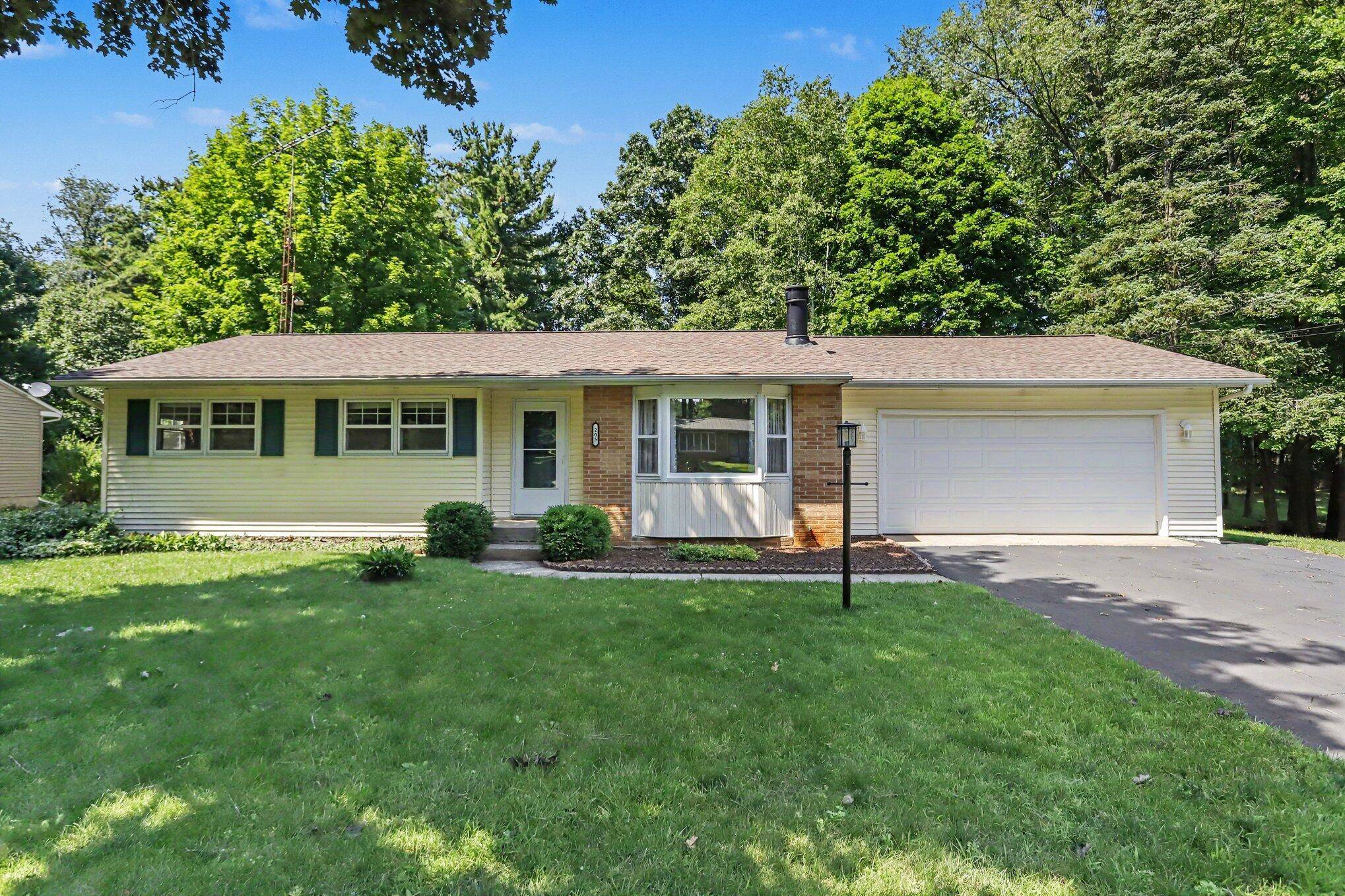 205 Highfield RD, Marshall Twp, MI 49068