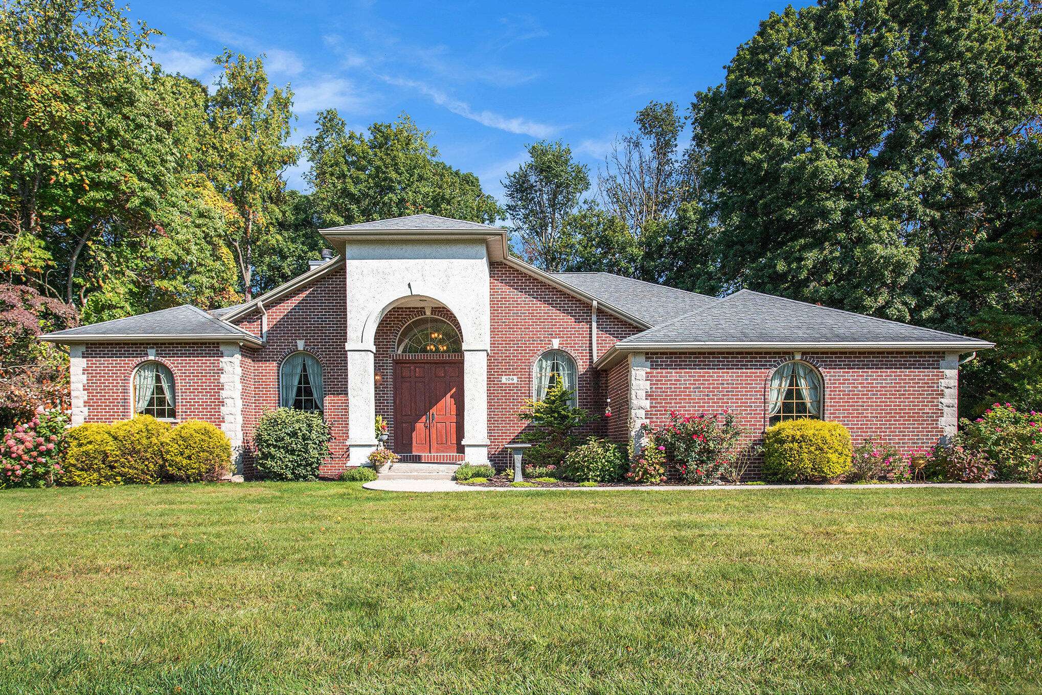106 Buckingham LN, Pennfield Twp, MI 49017